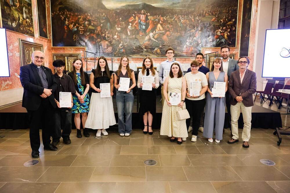 499 Einreichungen zu Thema 'Dankbarkeit'. Wiener Schüler gewinnt Essaybewerb, Vorarlbergerin Fotokategorie.