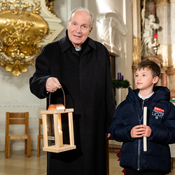 Friedenslicht in Wien angekommen / Erzdiözese Wien/ Schönlaub, Stephan Schönlaub