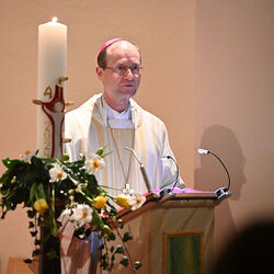 Osternachtsfeier mit Weihbischof Turnovszky