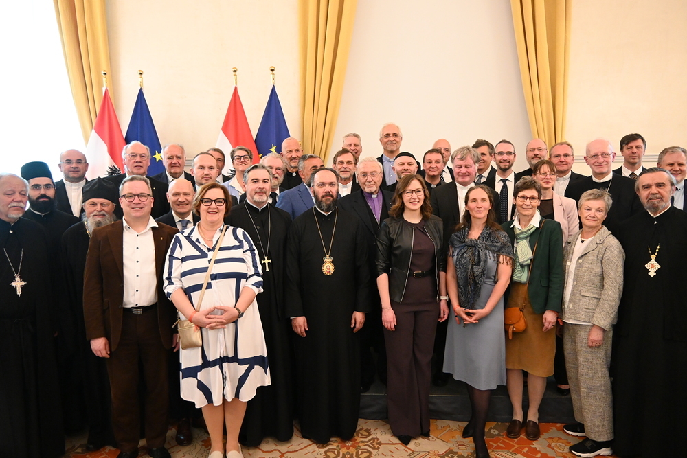 Osterempfang: Ministerin Bauer für konfessionellen Religionsunterricht