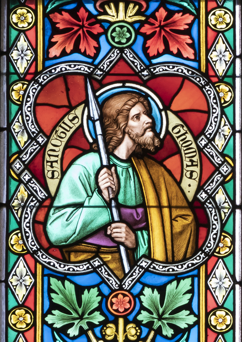 Kirchenfenster mit dem Heiligen Thomas in der Stiftskirche Zwettl. / Erzdiözese Wien/ Schönlaub Stephan, Stephan Schönlaub Kirchenfenster mit dem Heiligen Thomas in der Stiftskirche Zwettl.