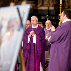 Stephansdom: Österreich nahm Abschied von Papst Franziskus / Erzdiözese Wien/ Schönlaub, Stephan Schönlaub Stephansdom: Österreich nahm Abschied von Papst Franziskus